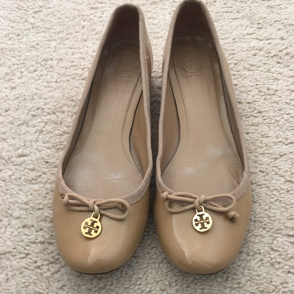 Patent leather Tory flats